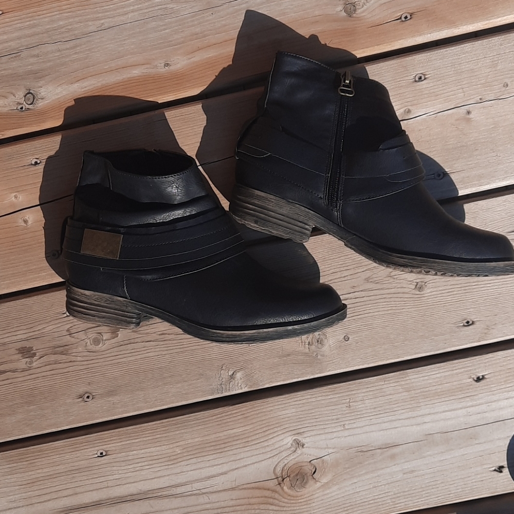 Boots - Picture 2 of 4